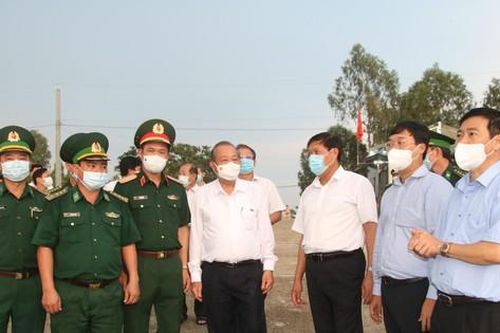 Phó Thủ tướng Trương Hòa Bình kiểm tra công tác phòng dịch tại Đồng Tháp