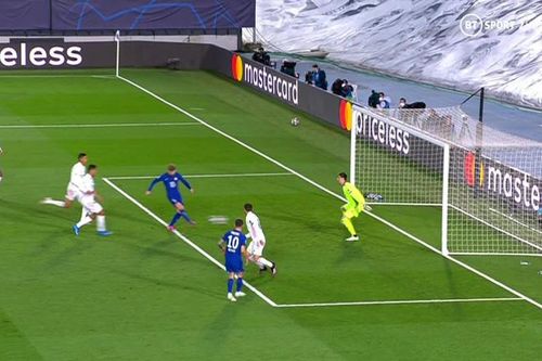 Timo Werner bị cười nhạo vì pha bỏ lỡ khó tin