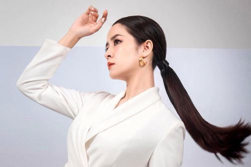 Nhan sắc vợ của Việt Anh trong 'Hướng dương ngược nắng'