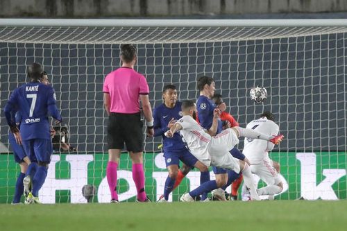 Real hòa may Chelsea: Kịch hay còn ở phía trước