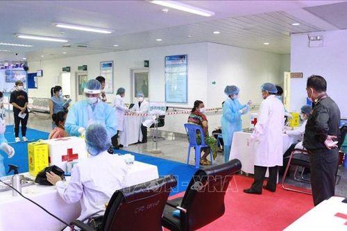 Bệnh viện Chợ Rẫy Phnom Penh chung tay cùng Campuchia chống dịch COVID-19