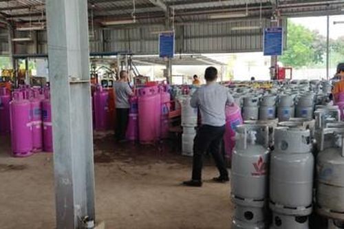 TP.HCM: Phát hiện hàng trăm chai LPG có dấu hiệu vi phạm trong chiết nạp