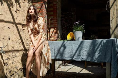 Biểu tượng nhan sắc Monica Bellucci nóng bỏng với loạt ảnh khoe thân ở tuổi 57 trên tạp chí