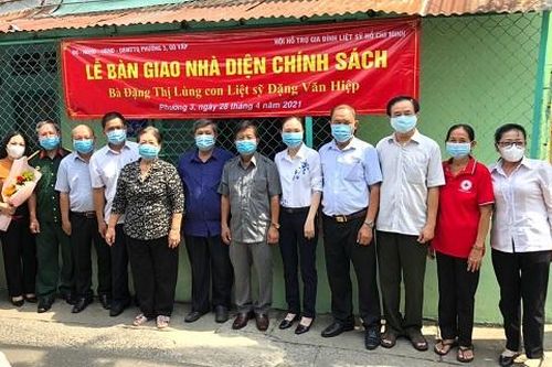 Tặng nhà tình nghĩa cho con liệt sỹ Đặng Văn Hiệp