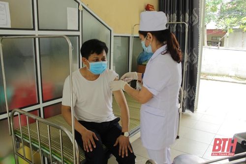 Huyện Vĩnh Lộc tiêm vắc - xin phòng COVID-19 trong an toàn