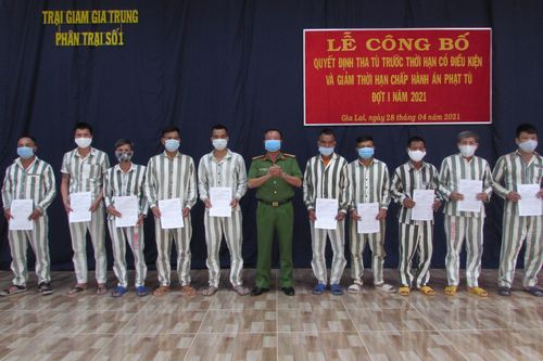 Trại giam Gia Trung tha tù trước thời hạn có điều kiện cho 10 phạm nhân