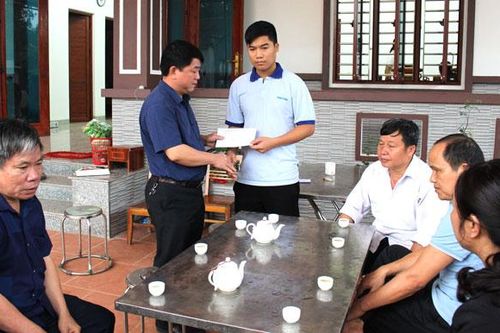 Thăm hỏi gia đình nạn nhân bị tử vong trong vụ trọng án