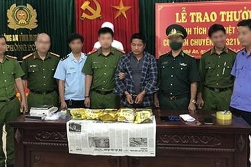 Vây bắt đối tượng 'ôm' 5kg ma túy đá từ Lào vào Việt Nam
