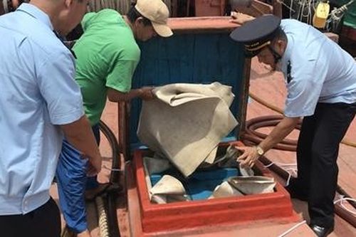 2 tàu đánh cá cải trang chở gần 200.000 lít dầu nghi nhập lậu