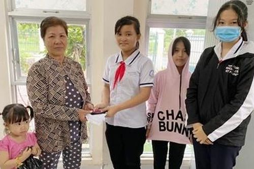 3 học sinh lớp 6 trả lại của rơi nhặt được