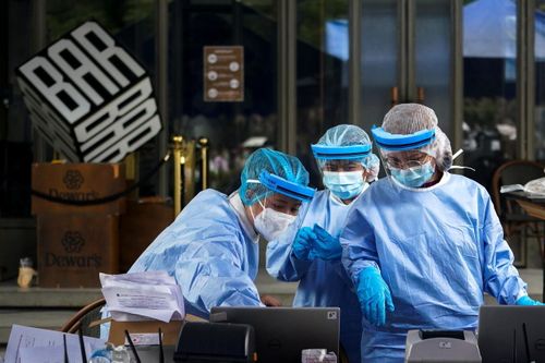 Thái Lan thiếu giường bệnh vì ca mắc COVID-19 tăng đột biến