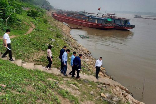 Khẩn cấp khắc phục sự cố sạt lở kè Sơn Tây và Linh Chiểu