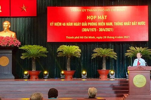 Tiếp nối ngọn lửa anh dũng của cha anh, xây dựng thành phố Hồ Chí Minh giàu đẹp