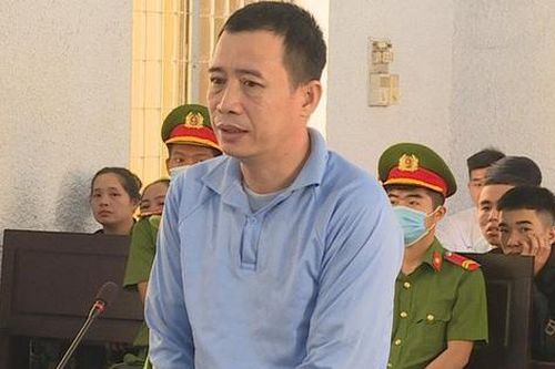 Vợ không mặc quần áo nằm bên người đàn ông khác, 'chồng hờ' tự xử và nhận cái kết đắng