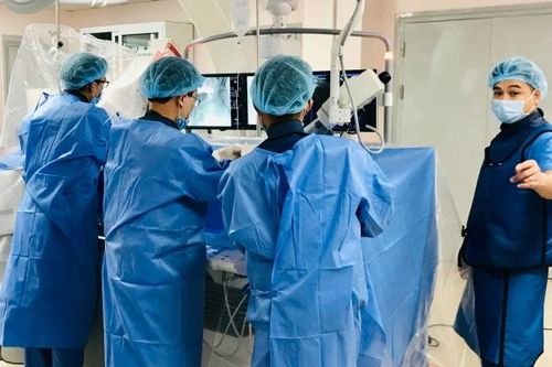 Người đàn ông khốn khổ vì cương dương liên tục suốt 4 ngày