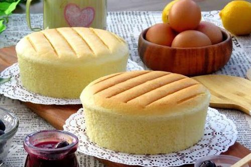 Mẹo làm bánh bông lan phồng xốp với máy xay sinh tố