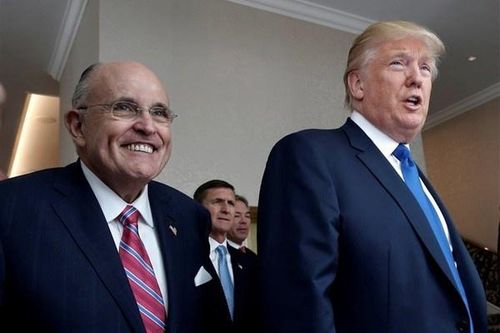 Ông Trump chỉ trích vụ khám xét nhà luật sư thân tín