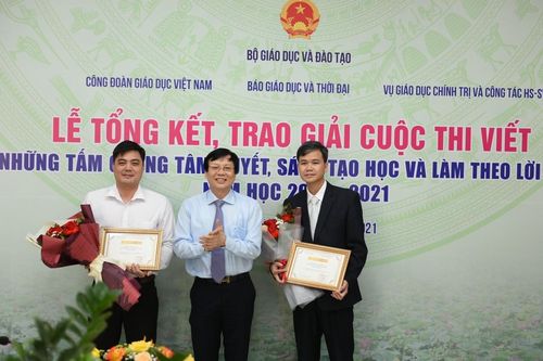Trao giải cuộc thi viết về những tấm gương thầy cô tâm huyết, yêu nghề