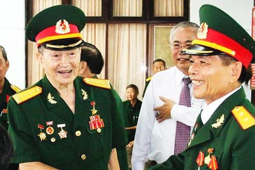 Người cụm trưởng cụm tình báo huyền thoại