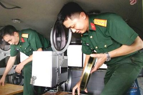 Chiếu phim trên tuyến lửa