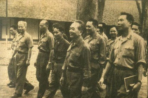 Tiếng pháo mừng chiến thắng ở Tổng hành dinh sáng 30/4/1975