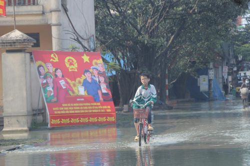 Hơn 1 nghìn học sinh Bắc Ninh bị ảnh hưởng vì doanh nghiệp xả nước thải