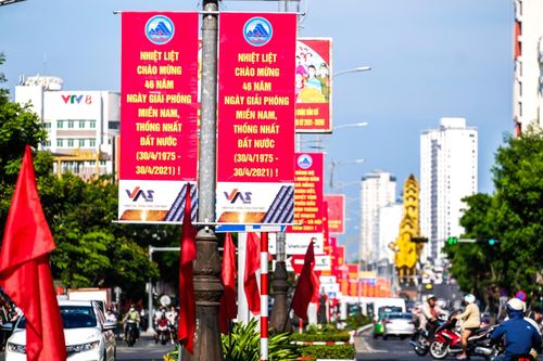 Phố phường Đà Nẵng khoác 'màu áo mới' dịp lễ 30/4 và 1/5
