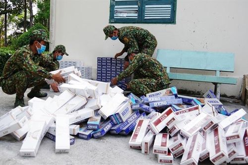 Bắt vụ vận chuyển gần 4.000 gói thuốc lá lậu