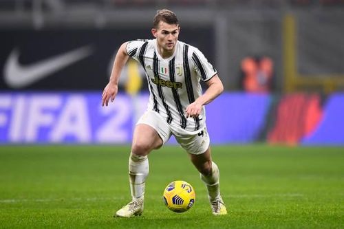 CLB Barca chiêu mộ trung vệ 21 tuổi của Juventus