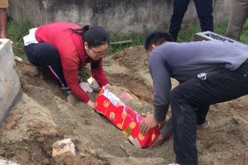 Lén lút lập mộ giả trong đêm để thờ bà 'Chúa Am' sau cơn 'báo mộng'