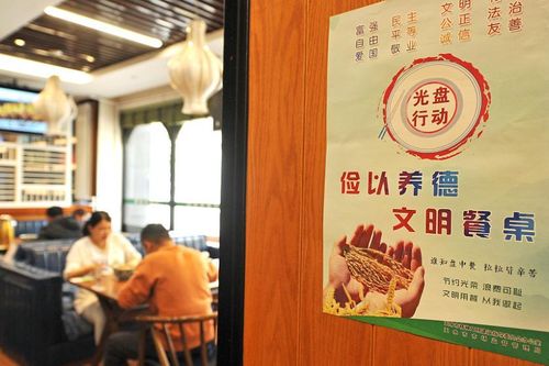 Trung Quốc thông qua luật chống lãng phí thực phẩm