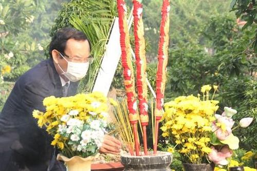 Lãnh đạo TPHCM dâng hương tưởng niệm các Anh hùng liệt sỹ