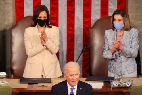 Đề xuất Quốc hội chi hàng nghìn tỷ đô, ông Biden nói Trung Quốc đang 'bám đuổi rất nhanh'