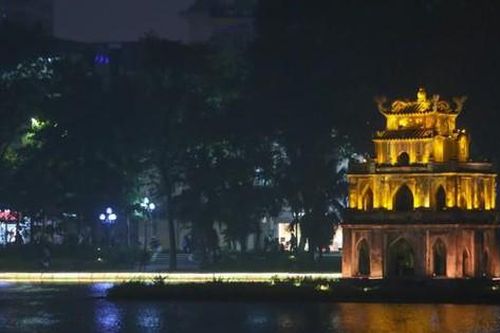 Chiếu sáng quanh Hồ Gươm: Cần thiết nhưng phải cẩn thận