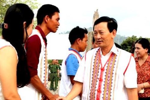 Bí thư tỉnh Kon Tum chỉ hướng thoát nghèo cho người Rơ Măm