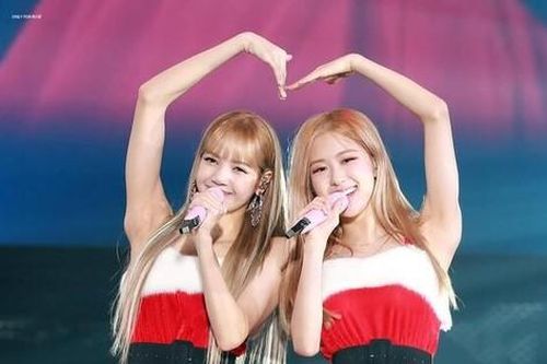 Rosé và Lisa của Black Pink dẫn đầu danh sách sao Hàn có gia thế ấn tượng