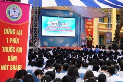 Công an giúp học sinh nhận diện thông tin xấu, độc trên mạng xã hội