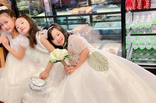Showbiz 29/4: Con gái Mai Phương xuất hiện cùng Ốc Thanh Vân gây 'sốt'