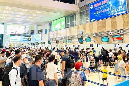 Phòng dịch COVID-19 ở sân bay Nội Bài ngày cao điểm