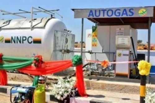 Nigeria chuyển đổi một triệu xe sang chạy bằng khí đốt tự nhiên vào năm 2025