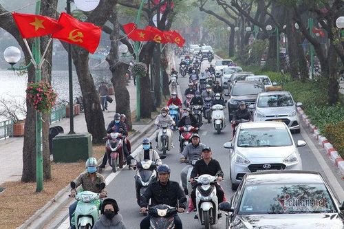 Thủ đô rực cờ hoa, biểu ngữ chào ngày lễ lớn của đất nước