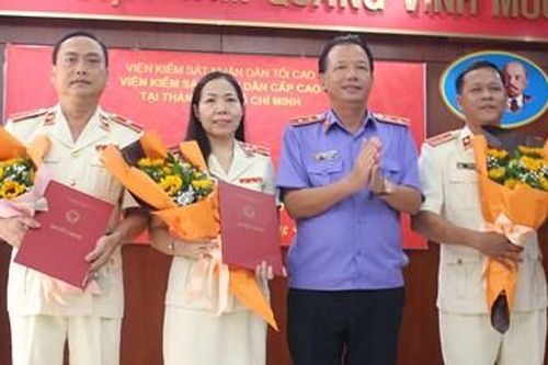 VKSND cấp cao tại TP HCM trao quyết định bổ nhiệm, điều động công chức
