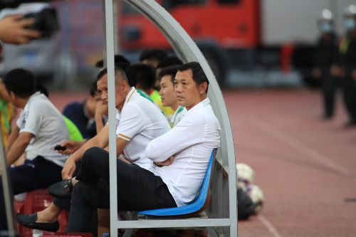 HLV Ngô Quang Trường: 'Tôi rất thương các cầu thủ SLNA'