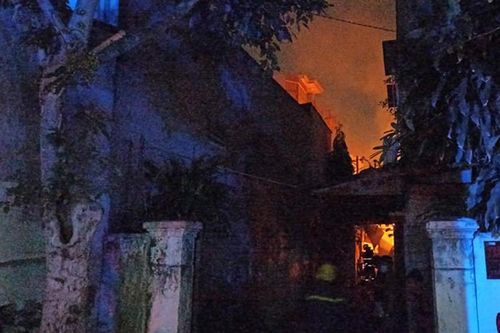 Cháy xưởng gỗ giữa đêm khuya, khu dân cư một phen hoảng loạn