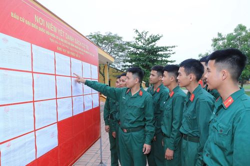 Các đơn vị Sư đoàn 304, Quân đoàn 2 làm tốt công tác tuyên truyền về ngày bầu cử