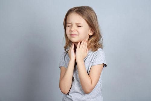 Sai lầm khi chữa tai mũi họng cho trẻ nhiều bố mẹ mắc phải