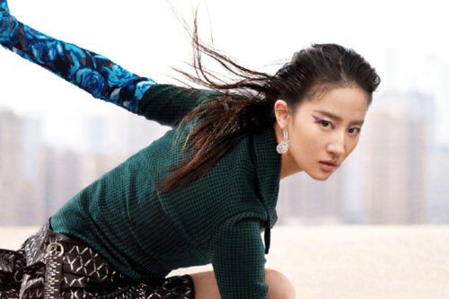Không còn quê mùa, Lưu Diệc Phi mang đậm thần thái high fashion trên bìa tạp chí Vogue China