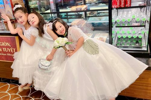 Con gái Mai Phương xuất hiện xinh xắn: Diện váy trắng dễ thương như công chúa