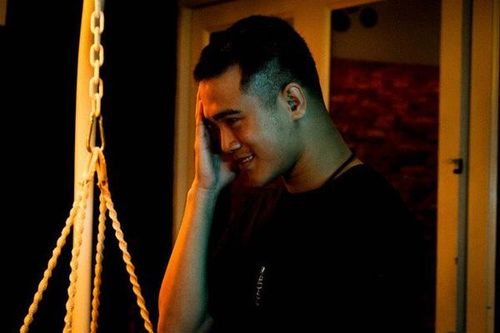 Lãng tử Mắt Biếc 'chuyển nghề' vlogger, quay livestream phân tích tội phạm