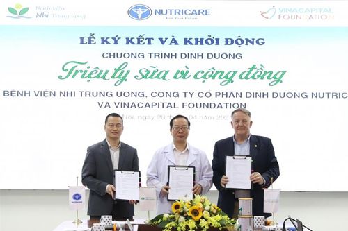 VCF cùng Nutricare ký kết và khởi động chương trình 'Triệu ly sữa vì cộng đồng'
